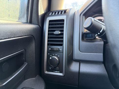 Used 2015 RAM 2500 Tradesman w/ Chrome Appearance Group image 24