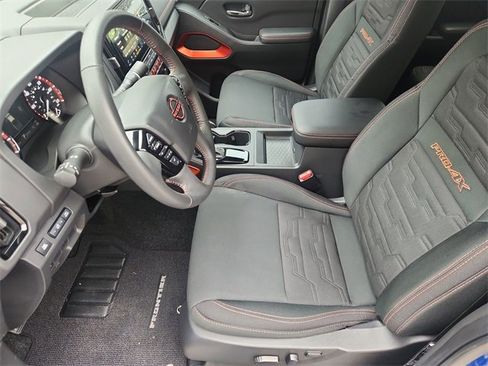 Used 2025 Nissan Frontier PRO-4X image 18