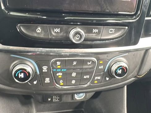 Used 2021 Chevrolet Traverse RS image 30