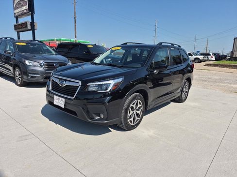 Used 2021 Subaru Forester Premium AWD/4WD image 2