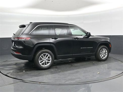 New 2025 Jeep Grand Cherokee Laredo image 3