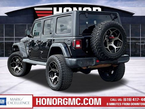 Used 2019 Jeep Wrangler Unlimited Sahara AWD/4WD image 4