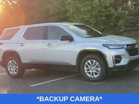 Used 2022 Chevrolet Traverse LS FWD image 2