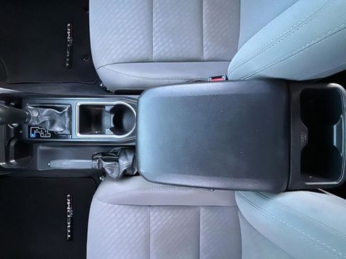 Used 2020 Toyota Tacoma SR image 31