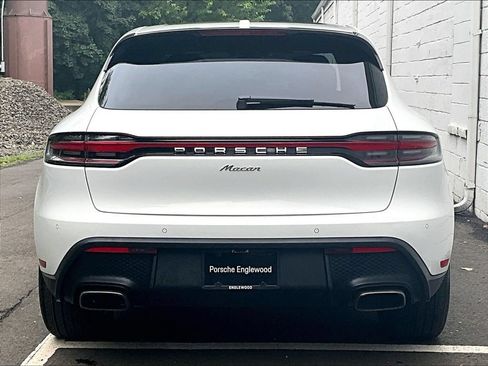 Certified 2024 Porsche Macan AWD/4WD image 9