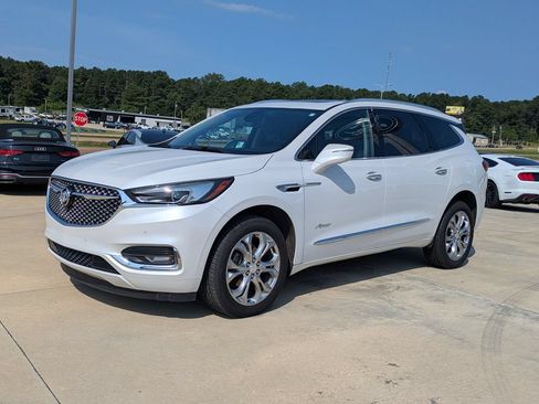 Used 2020 Buick Enclave Avenir w/ Avenir Technology Package FWD image 4