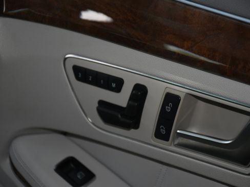 Used 2013 Mercedes-Benz E 350 4MATIC Sedan image 23