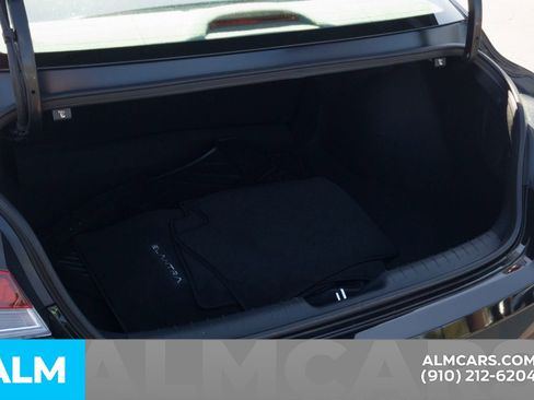 Used 2025 Hyundai Elantra SE image 9