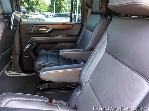Certified 2025 GMC Yukon XL Denali AWD/4WD image 15