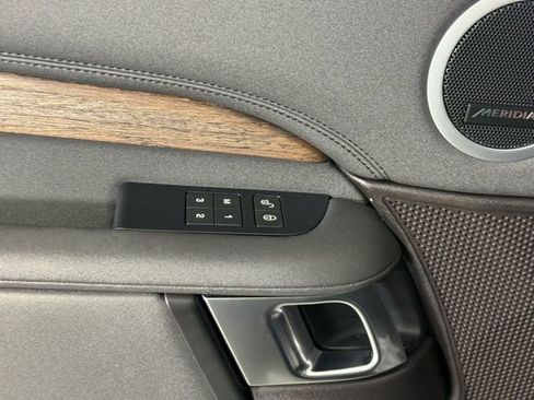 Certified 2017 Land Rover Discovery HSE image 16