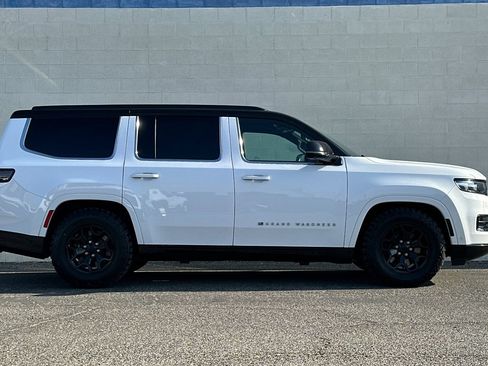 Used 2023 Jeep Grand Wagoneer Series II AWD/4WD image 3