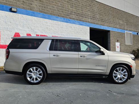 Used 2021 Chevrolet Suburban High Country image 8