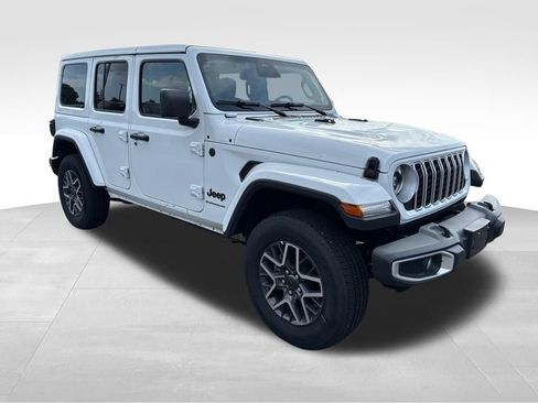 Used 2026 Jeep Wrangler Unlimited Sahara AWD/4WD image 8