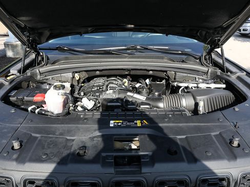Used 2023 Jeep Grand Cherokee Limited w/ Black Appearance Package AWD/4WD image 21