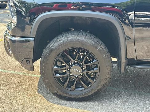 Used 2025 Chevrolet Silverado 2500 LT w/ Trail Boss Package AWD/4WD image 13