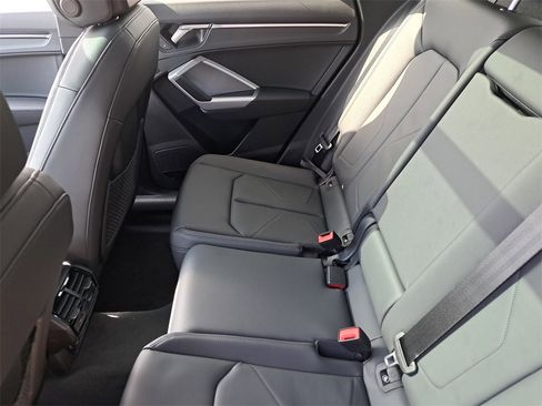 New 2025 Audi Q3 2.0T Premium image 27