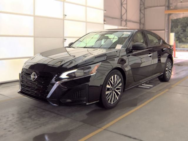 Used 2025 Nissan Altima 2.5 SV FWD image 1