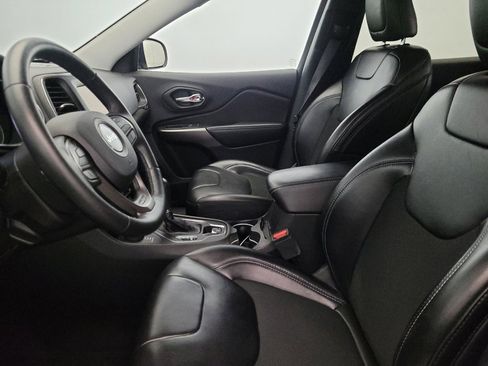 Used 2019 Jeep Cherokee Latitude Plus w/ Cold Weather Group image 17