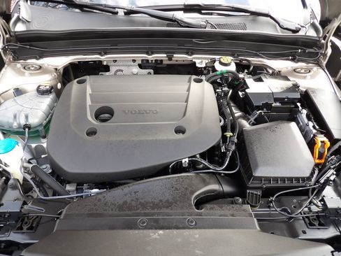 Certified 2023 Volvo XC40 B4 Plus w/ Protection Package Premier image 29