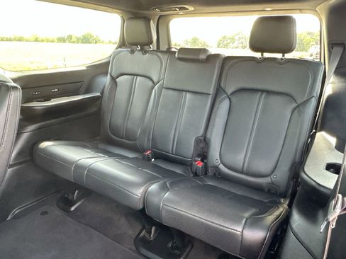 Used 2022 Jeep Wagoneer Series III w/ Flexible Seating Group AWD/4WD image 24