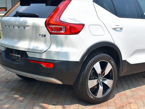 Used 2022 Volvo XC40 T5 Momentum w/ Premium Package image 13