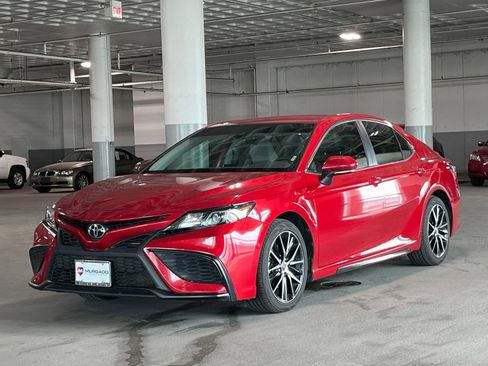Used 2023 Toyota Camry SE FWD image 4