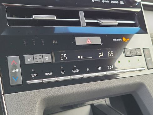 Used 2019 Toyota Avalon Limited image 23