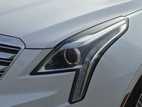 Used 2018 Cadillac XT5 Luxury w/ Driver Awareness Package image 9