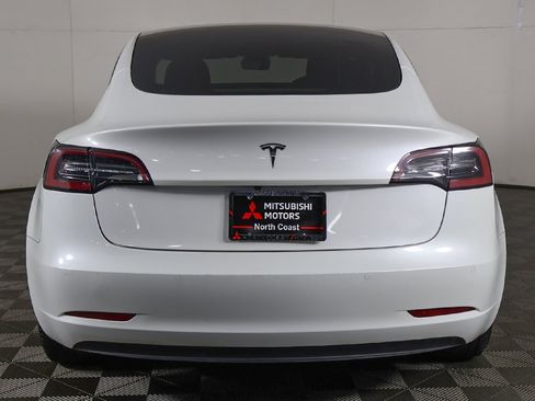 Used 2021 Tesla Model 3 Standard Range Plus image 12
