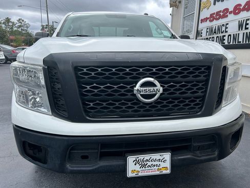 Used 2019 Nissan Titan S image 3