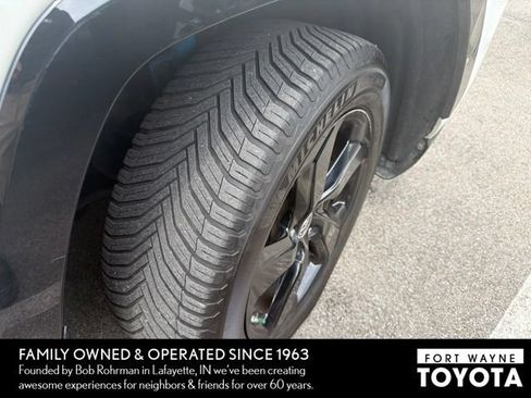 Used 2019 Toyota RAV4 XSE AWD/4WD image 4