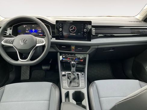 New 2026 Volkswagen Jetta SE FWD image 10