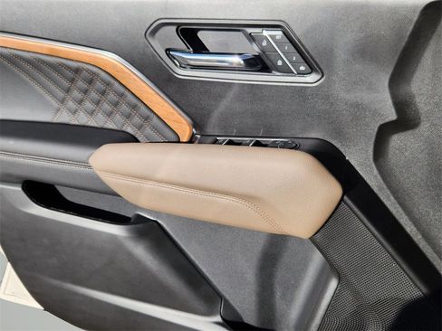 New 2026 GMC Canyon Denali image 7