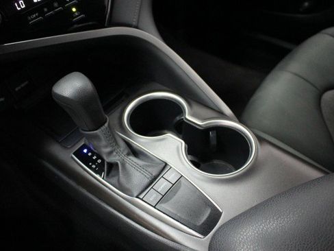 Used 2022 Toyota Camry LE image 18