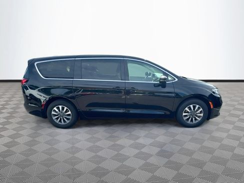 Used 2024 Chrysler Pacifica Limited FWD image 34