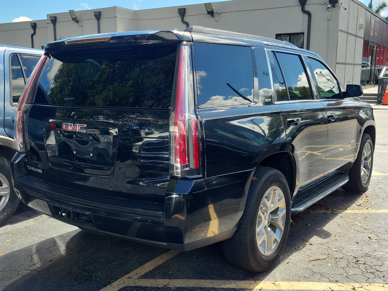 Used 2015 GMC Yukon SLT w/ Open Road Package RWD image 4