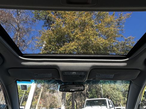 Used 2011 Toyota Camry XLE image 34