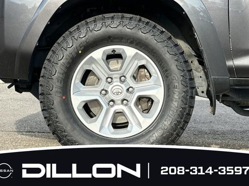 Used 2022 Toyota 4Runner SR5 AWD/4WD image 27