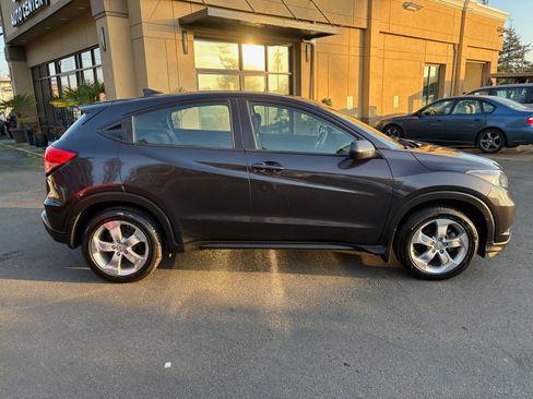 Used 2016 Honda HR-V LX image 8