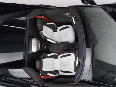 Used 2023 Chevrolet Corvette Stingray Premium Conv w/ Z51 Performance Package image 2