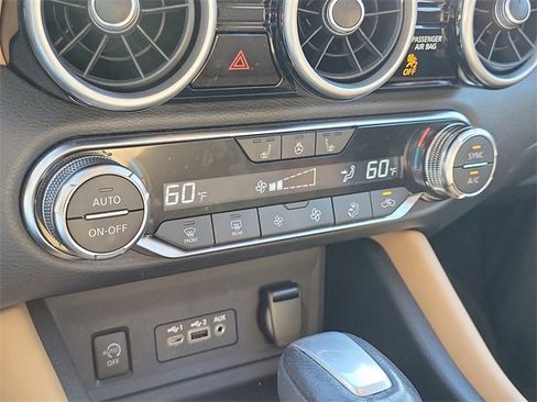 Used 2025 Nissan Sentra SV w/ SV Premium Package image 25