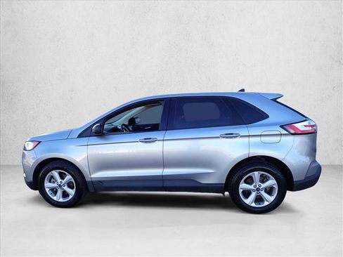 Used 2020 Ford Edge SE image 2
