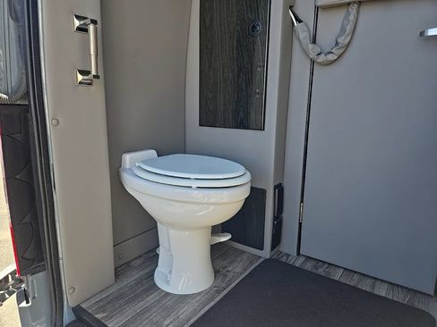 Used 2023 Mercedes-Benz Sprinter 3500 image 23