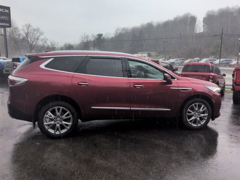 Used 2024 Buick Enclave Essence w/ Experience Buick Package image 3