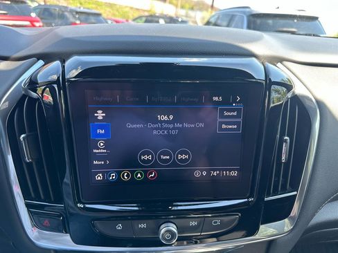 Used 2023 Chevrolet Traverse LT w/ LT Premium Package AWD/4WD image 9