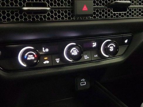 Certified 2025 Honda HR-V Sport image 28