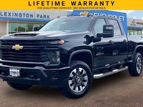 Used 2024 Chevrolet Silverado 2500 Custom w/ Custom Convenience Package AWD/4WD image 12