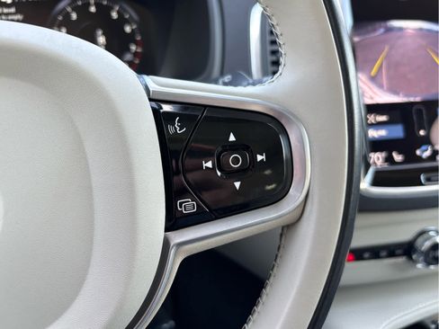 Used 2022 Volvo XC90 T5 Momentum image 24