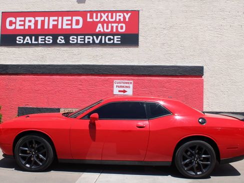 Used 2019 Dodge Challenger SXT w/ Blacktop Package RWD image 2