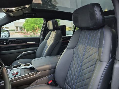 Used 2025 Cadillac Escalade IQ Sport 1 w/ Smart Trailering package image 35